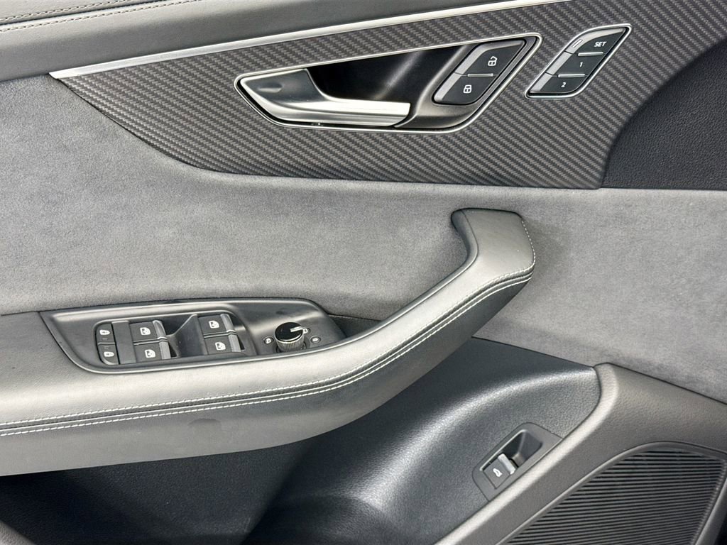 Used 2024 Audi RS Q8 image 22