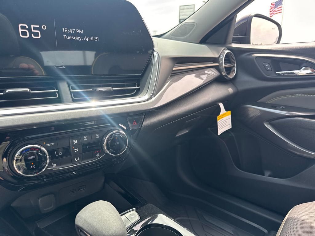 New 2026 Chevrolet Trax ACTIV w/ Sunroof Package FWD image 22
