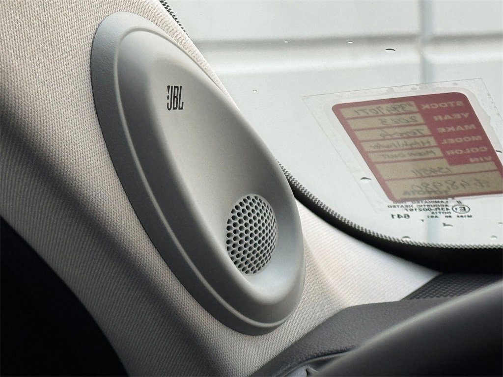 Used 2023 Toyota Highlander Platinum image 35