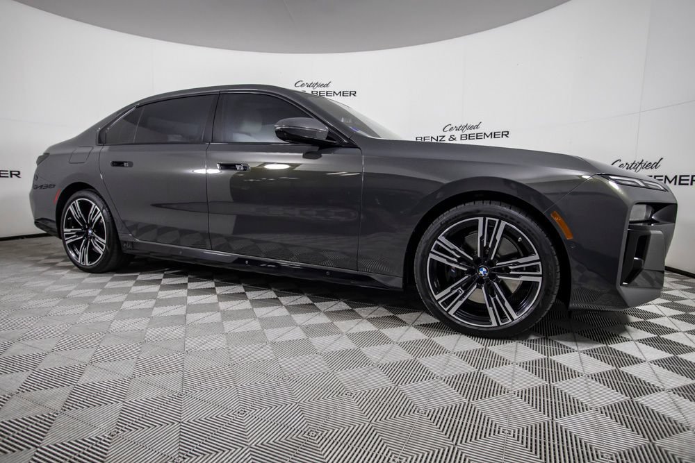Used 2023 BMW 760i xDrive AWD/4WD image 2