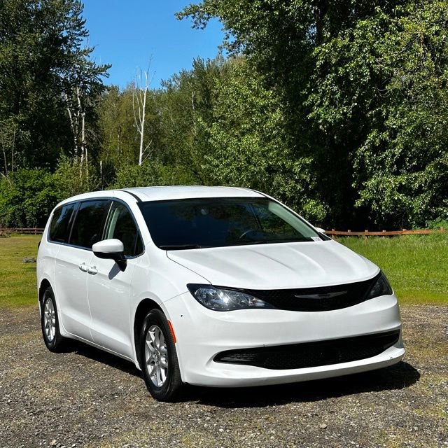 Used 2023 Chrysler Voyager LX FWD image 2