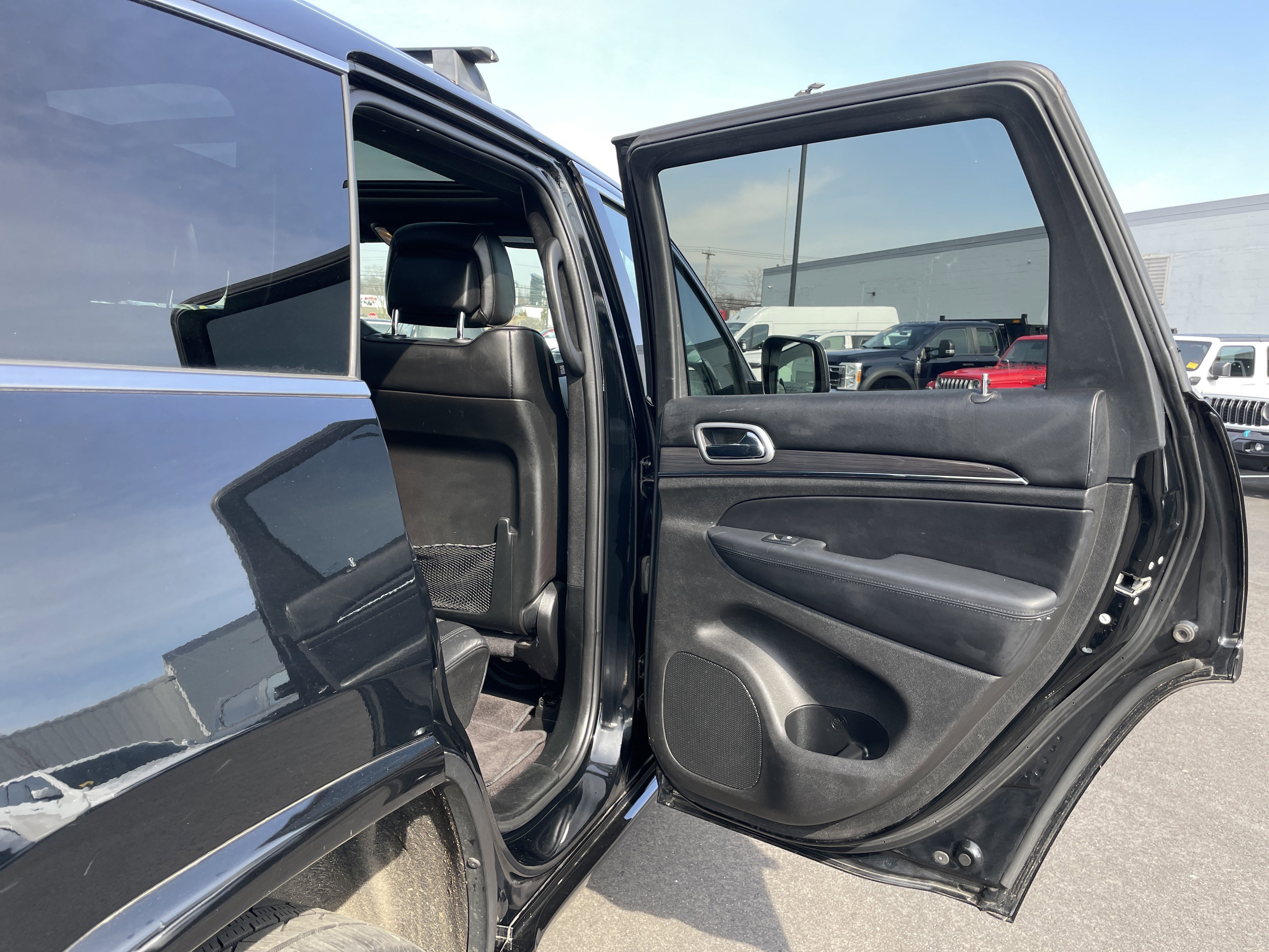 Used 2018 Jeep Grand Cherokee Overland image 17