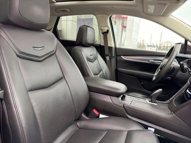 Used 2018 Cadillac XT5 Luxury w/ LPO, Sport Package image 32
