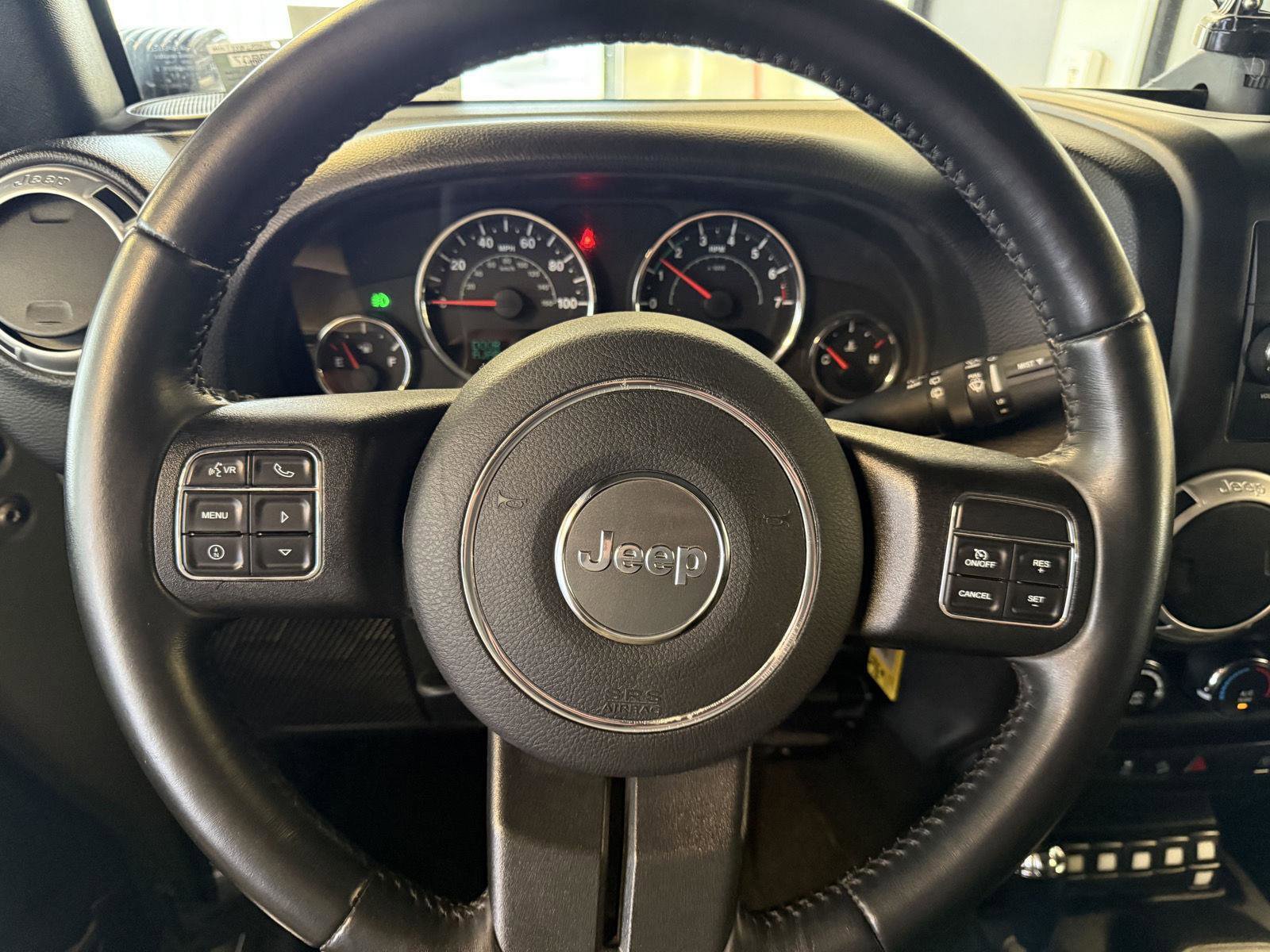 Used 2015 Jeep Wrangler Unlimited Rubicon w/ Connectivity Group image 11