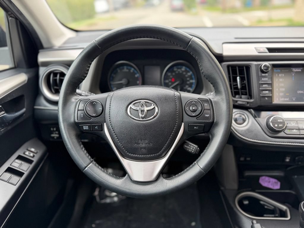 Used 2018 Toyota RAV4 XLE AWD/4WD image 27