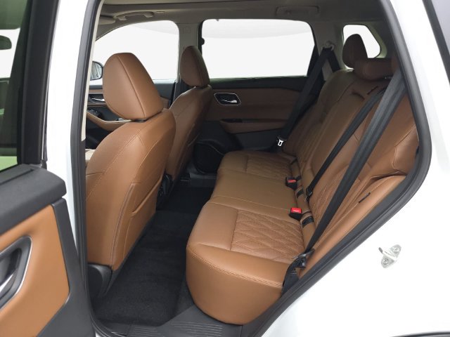Used 2026 Nissan Rogue Platinum w/ Platinum Premium Package AWD/4WD image 14
