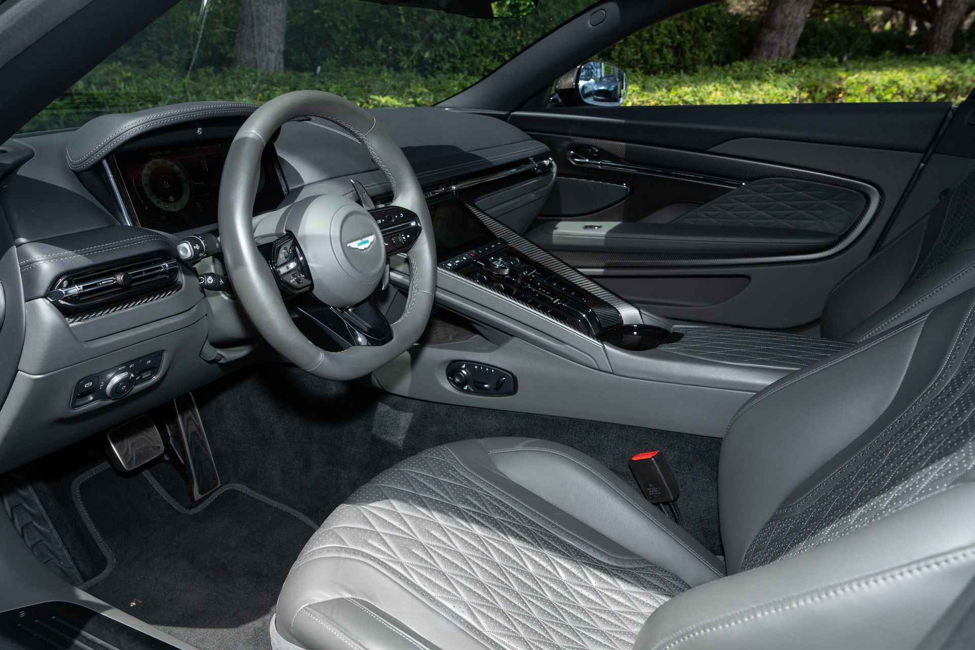 Used 2024 Aston Martin DB12 Coupe RWD image 5