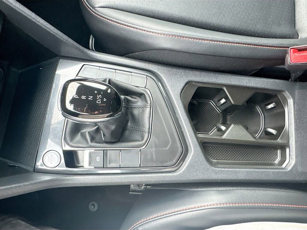 Used 2024 Volkswagen Tiguan SE image 25