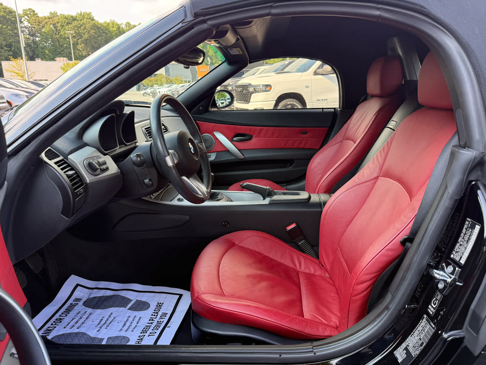 Used 2004 BMW Z4 2.5i RWD image 12