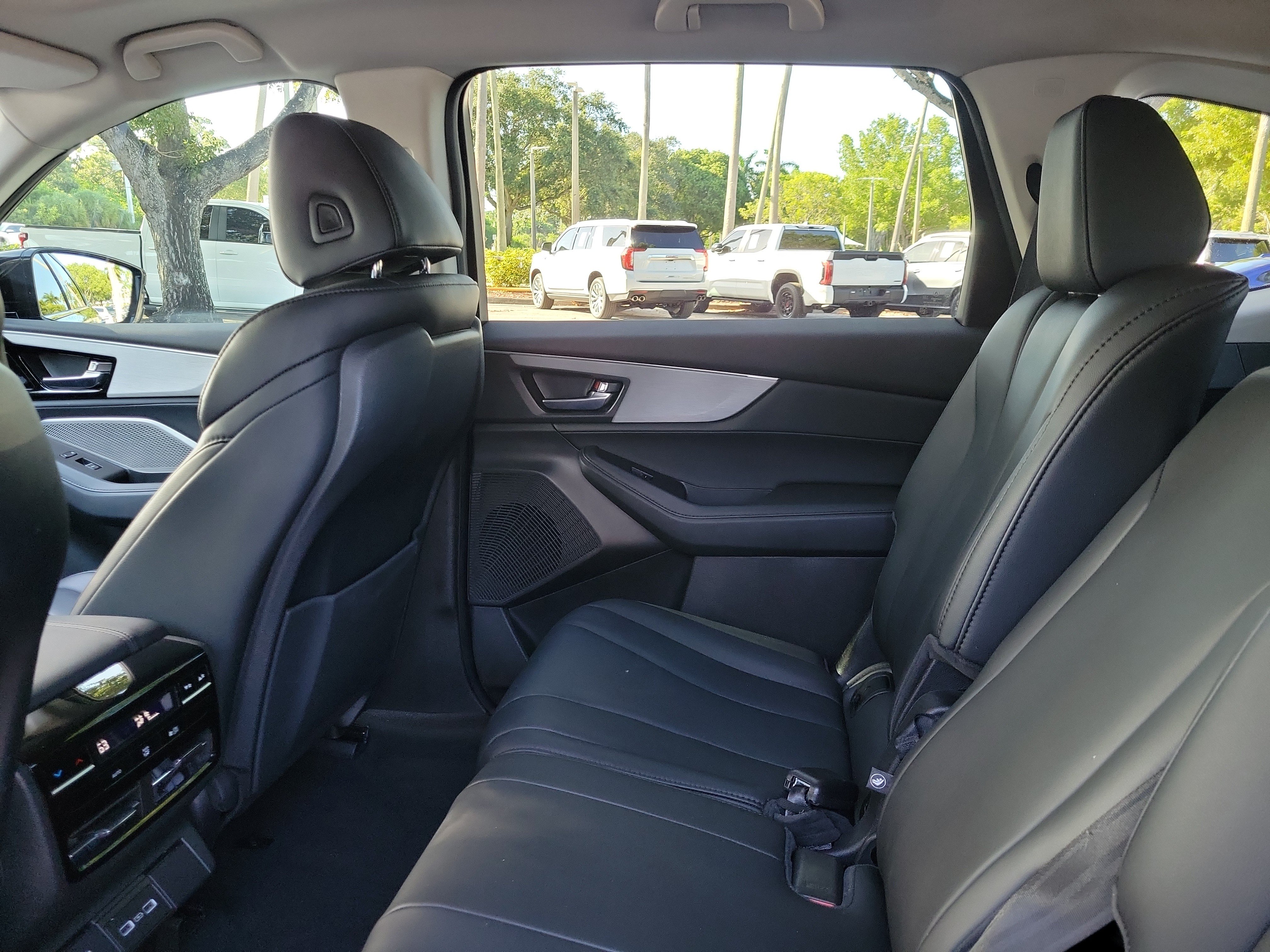 Used 2023 Acura MDX FWD image 8