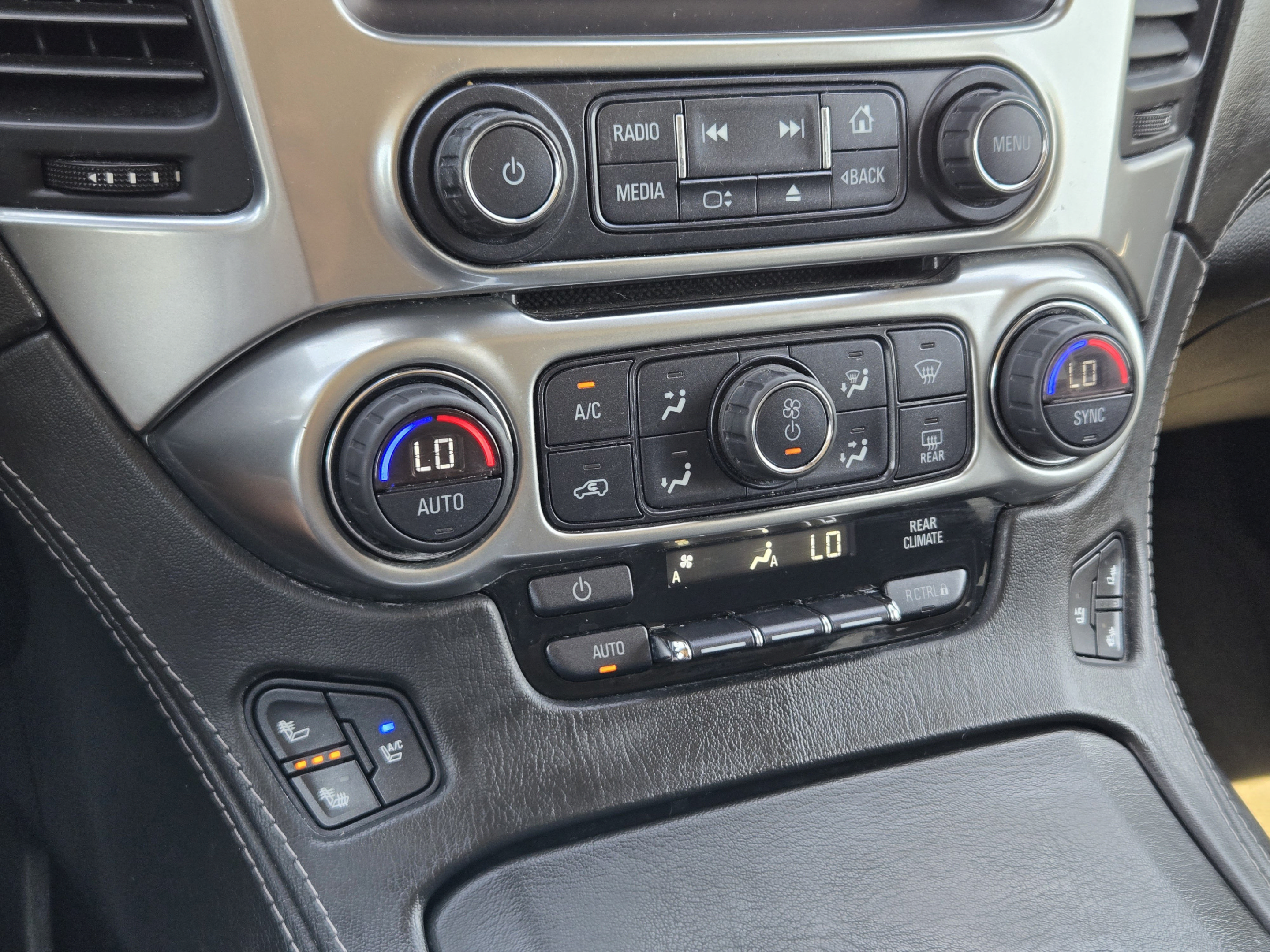 Used 2016 Chevrolet Suburban LTZ AWD/4WD image 15