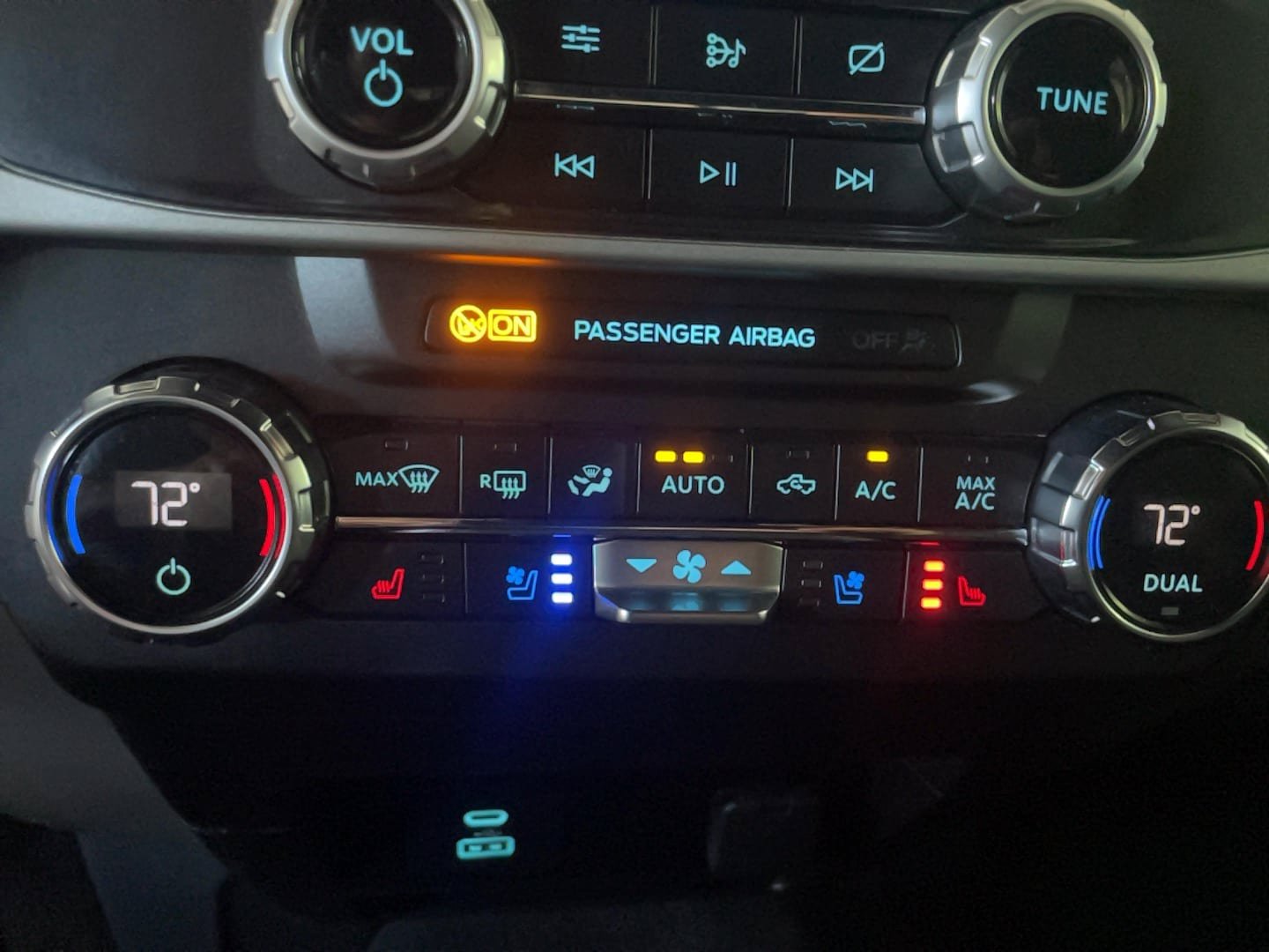 Used 2022 Ford F350 Lariat w/ Lariat Ultimate Package AWD/4WD image 13