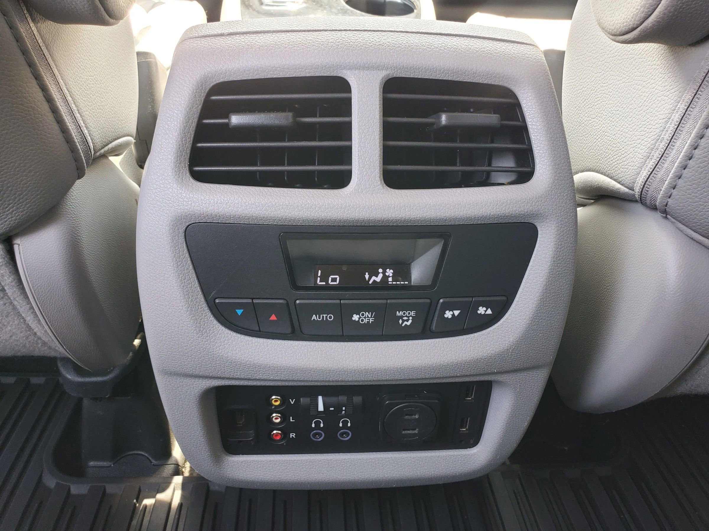 Used 2017 Honda Pilot Touring image 39