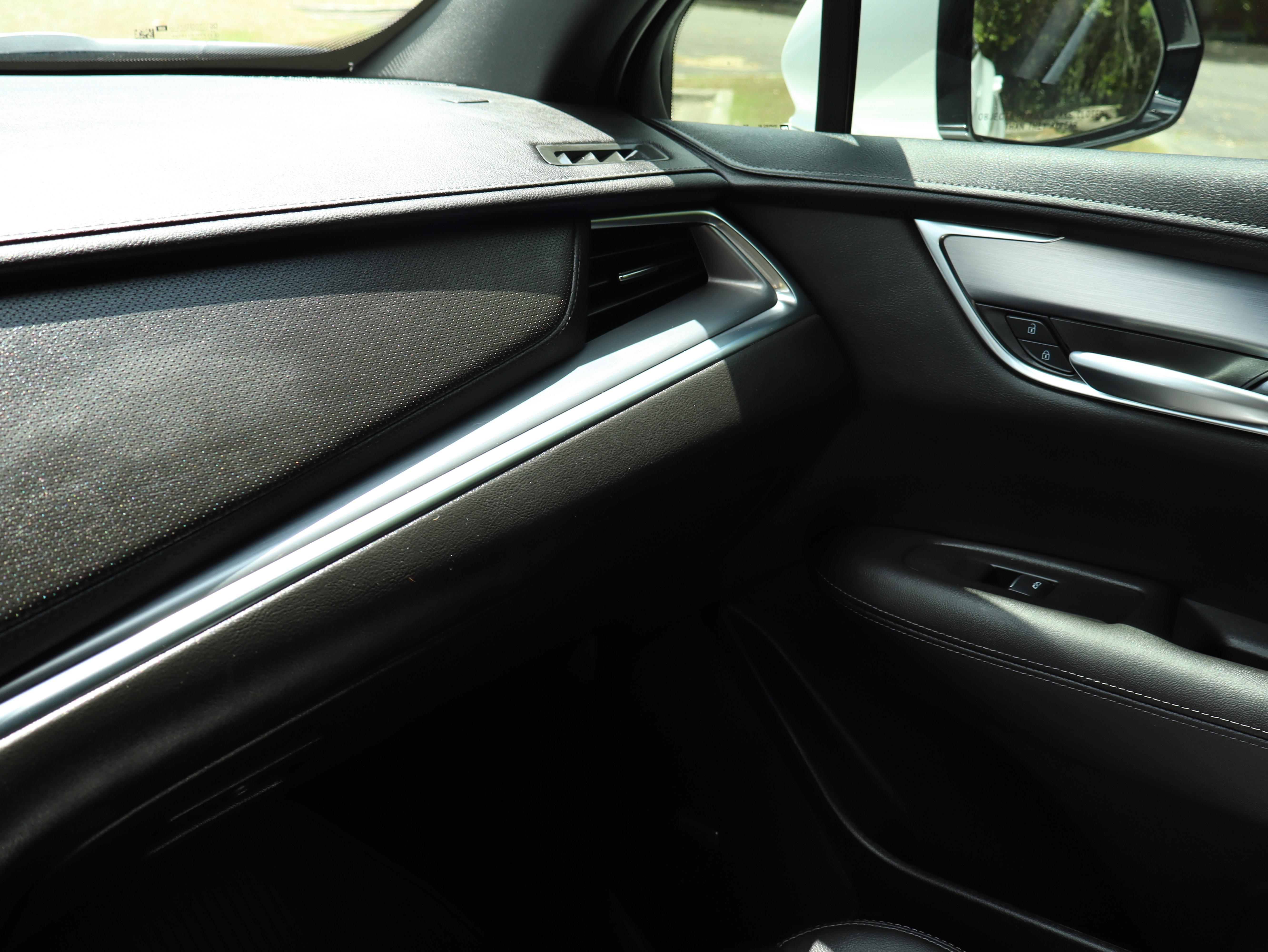 Certified 2024 Cadillac XT5 Luxury FWD image 29