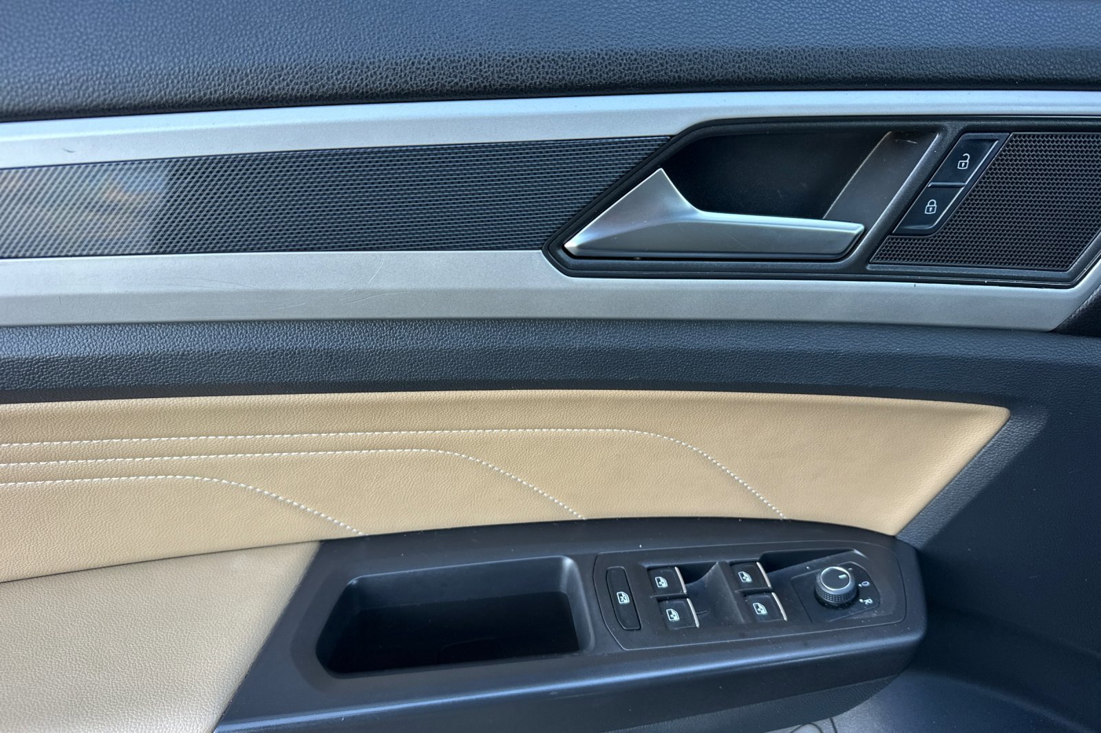 Used 2022 Volkswagen Atlas Cross Sport SE image 11