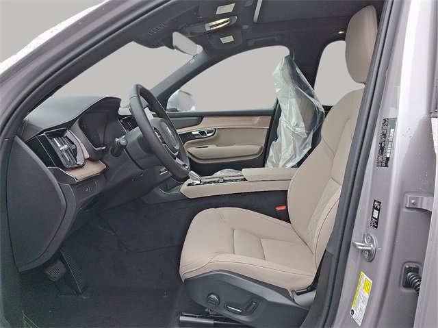 New 2026 Volvo XC90 B6 Plus w/ Protection Package Premier image 7