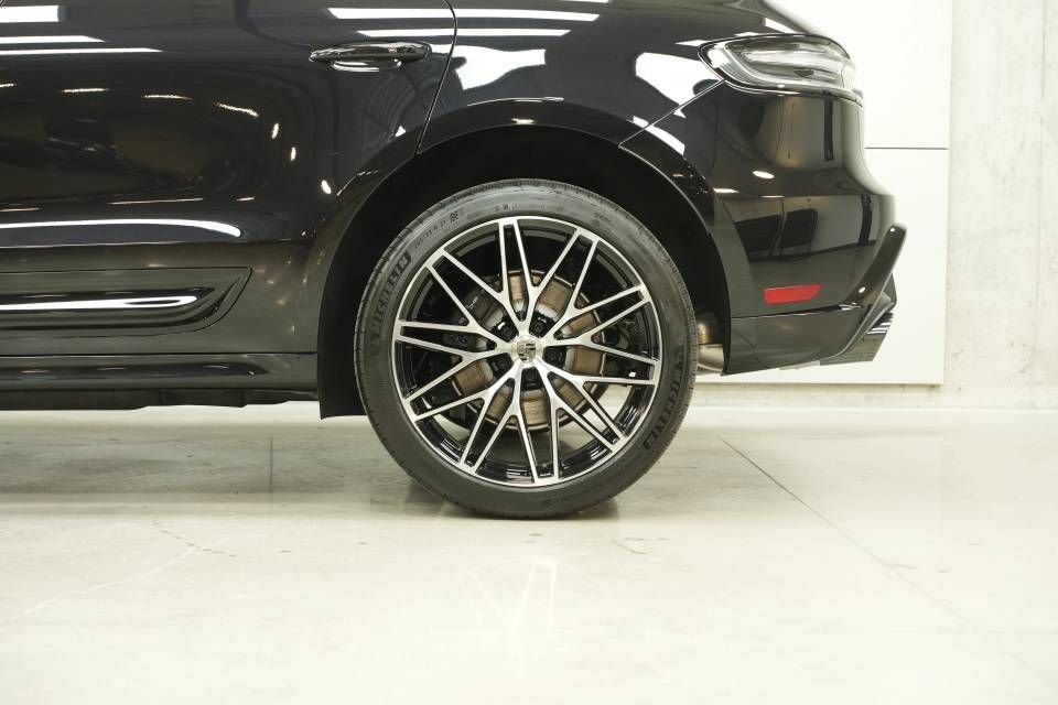 New 2026 Porsche Macan Turbo AWD/4WD image 45