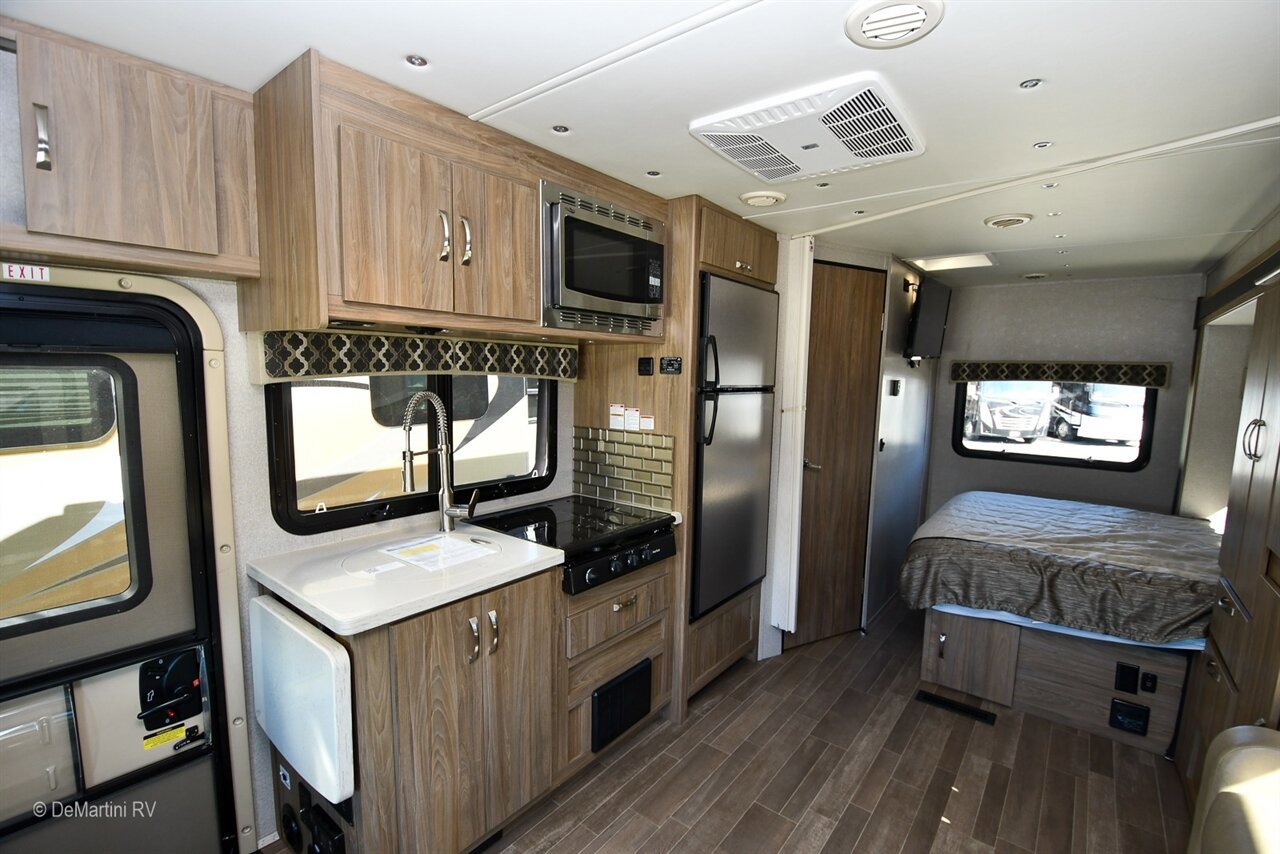 Used 2018 Mercedes-Benz Sprinter 3500 image 5