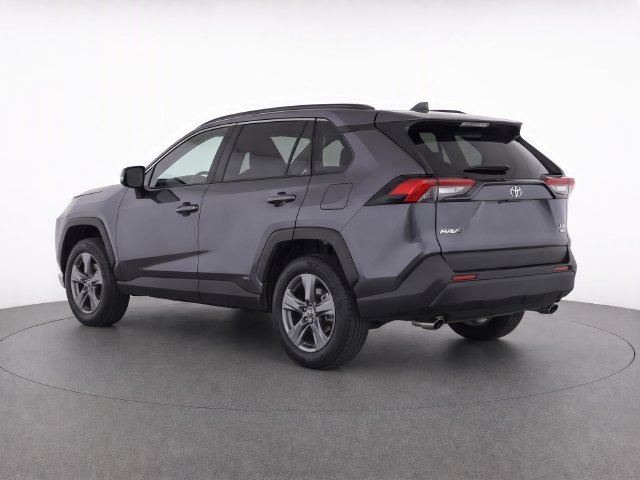 Used 2025 Toyota RAV4 XLE AWD/4WD image 3