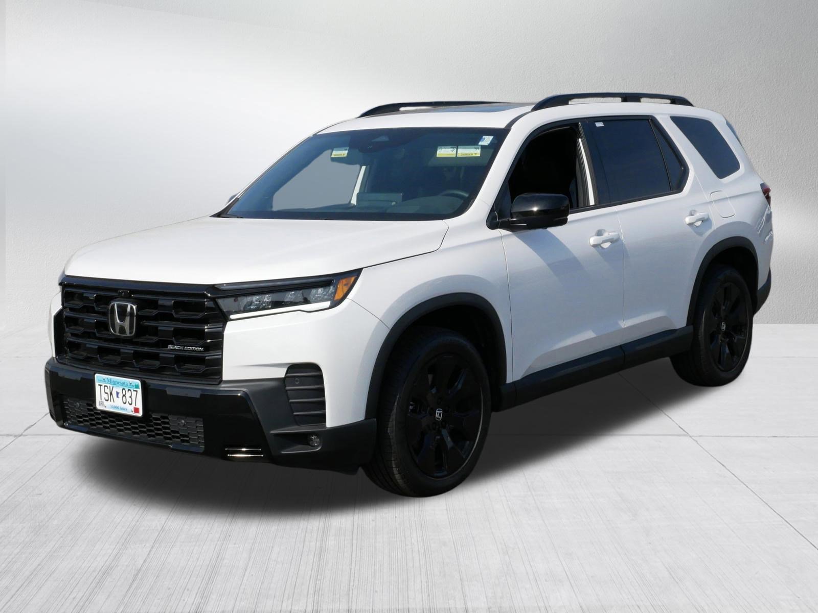 Certified 2026 Honda Pilot Black Edition image 3