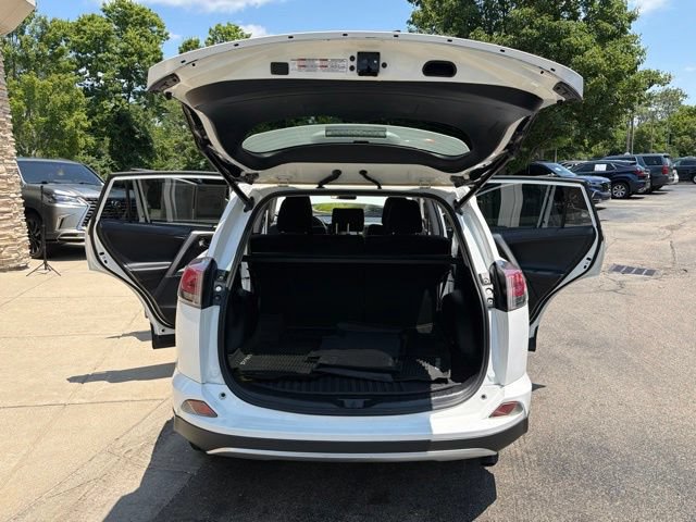 Used 2018 Toyota RAV4 XLE AWD/4WD image 11
