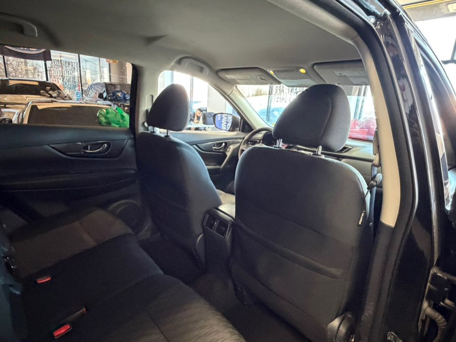 Used 2018 Nissan Rogue S image 29