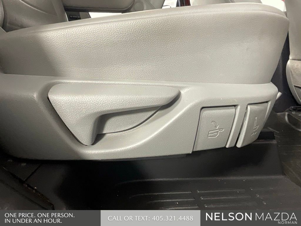 Used 2020 Toyota Highlander XLE AWD/4WD image 33