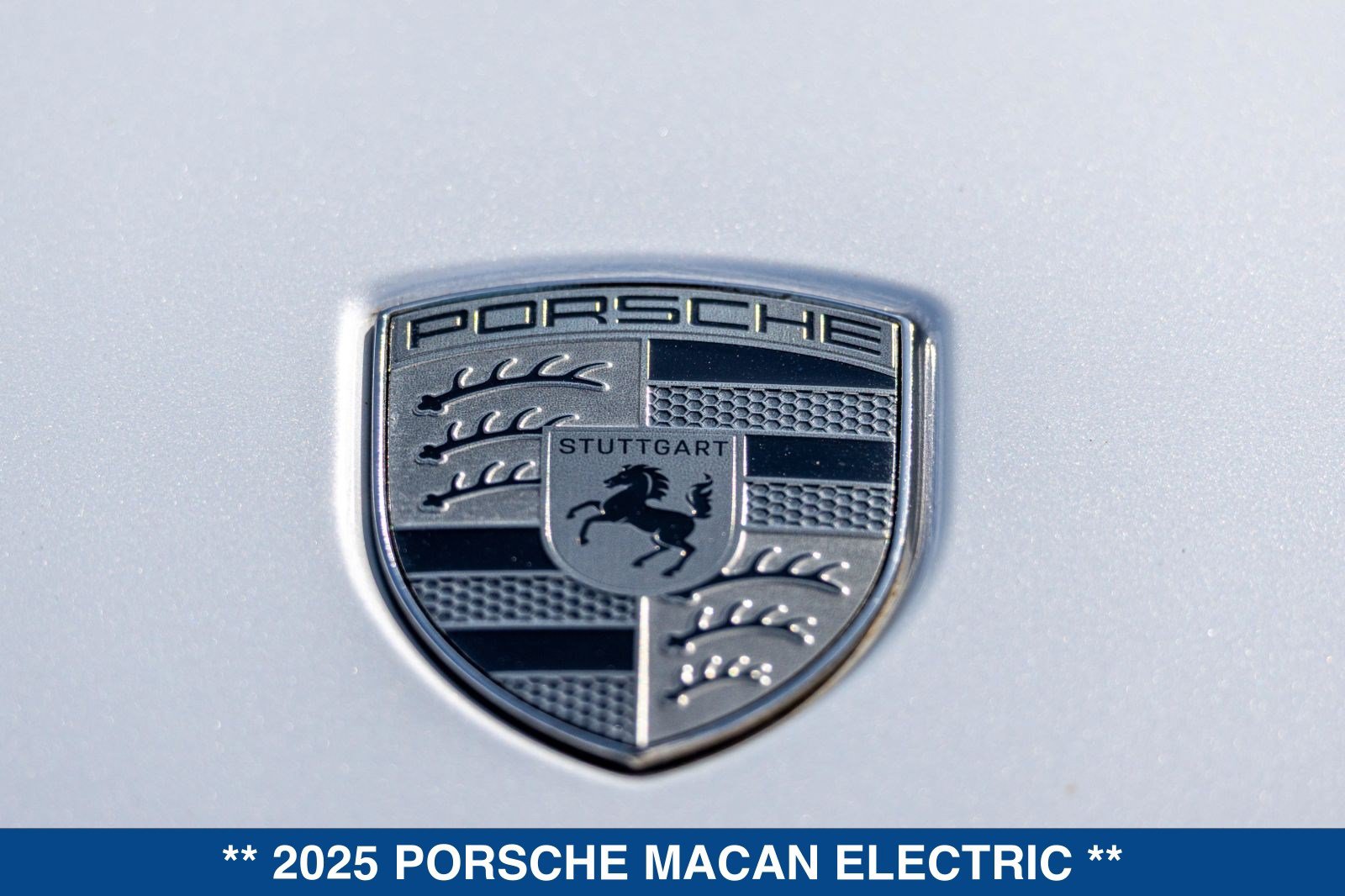 Used 2025 Porsche Macan Turbo Electric AWD/4WD image 13