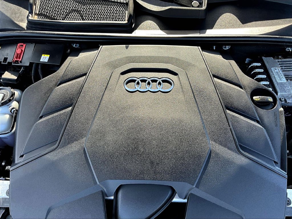 Used 2019 Audi Q8 Prestige w/ Adaptive Chassis Package AWD/4WD image 31