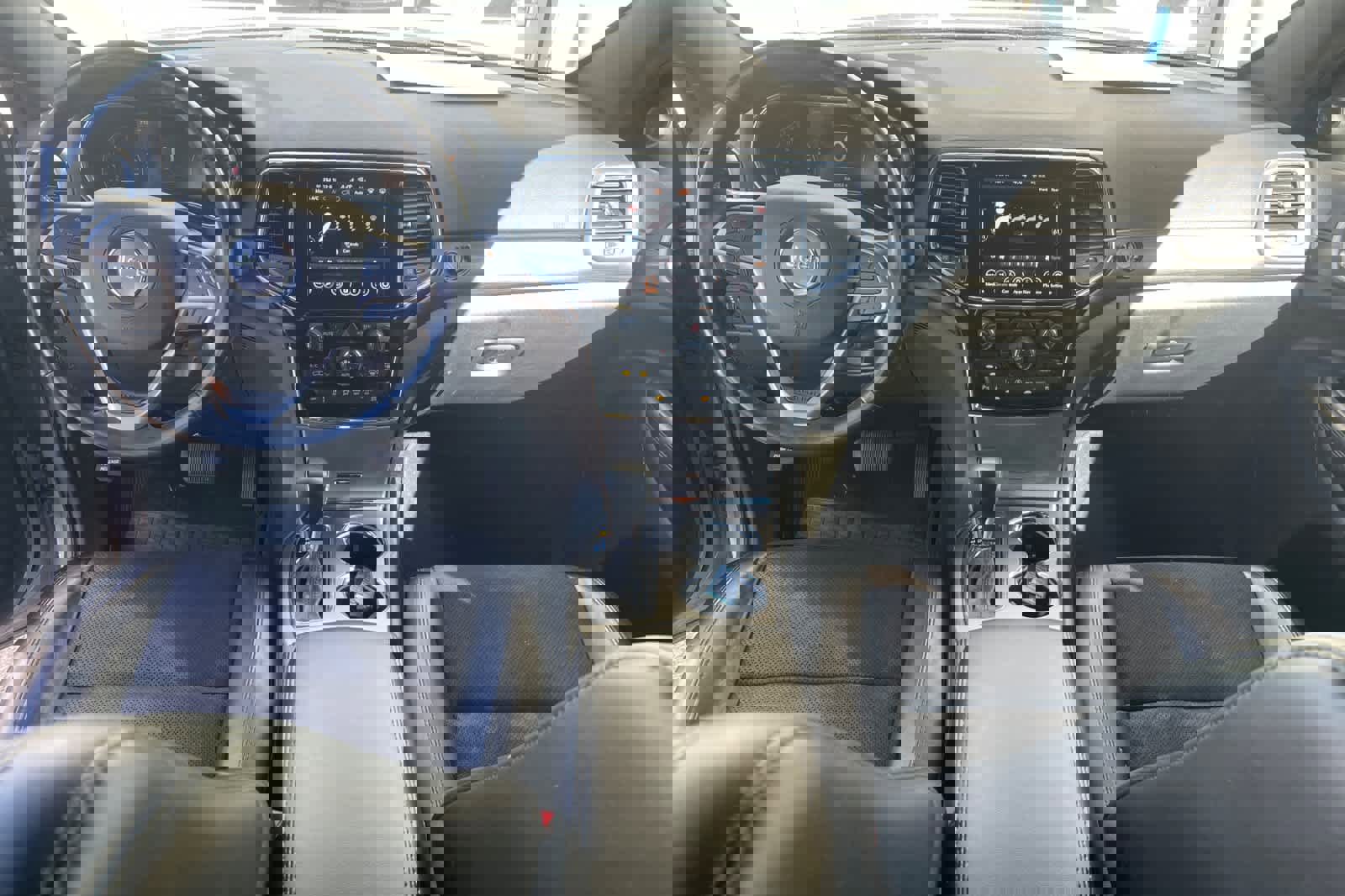 Used 2020 Jeep Grand Cherokee Altitude image 11