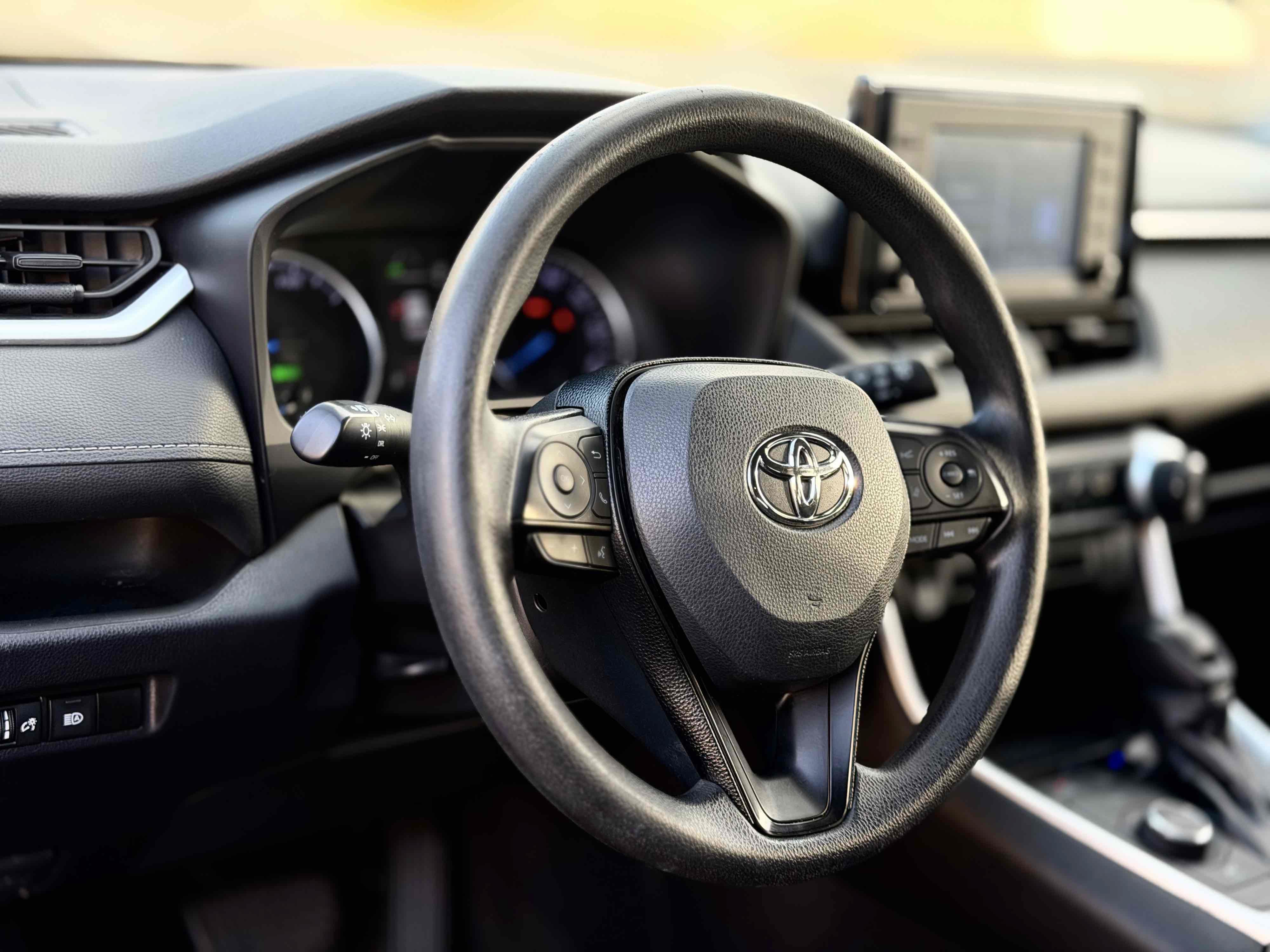 Used 2021 Toyota RAV4 LE AWD/4WD image 25