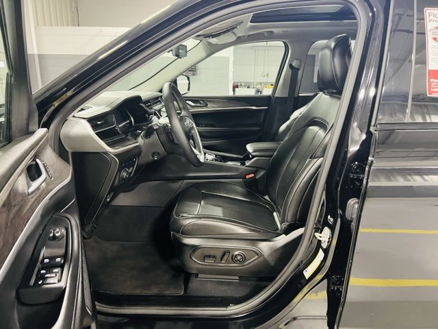 Used 2023 Jeep Grand Cherokee 4WD 4xe w/ Luxury Tech Group II image 26