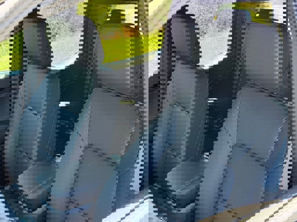 New 2026 GMC Canyon Elevation w/ Convenience Package image 16