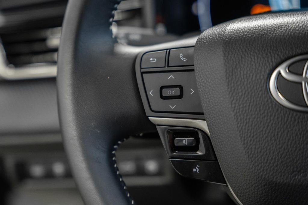 Used 2025 Toyota Camry SE image 29