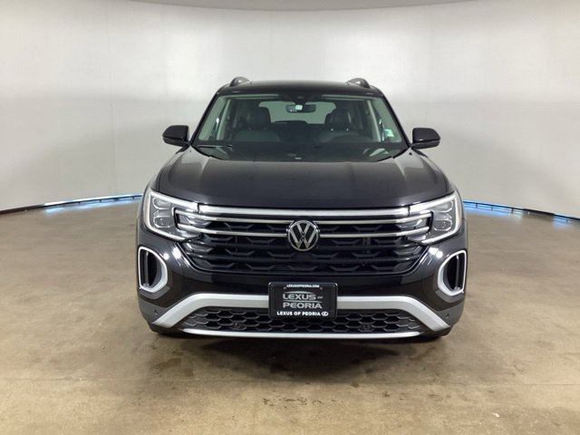Used 2025 Volkswagen Atlas Peak Edition SE AWD/4WD image 2