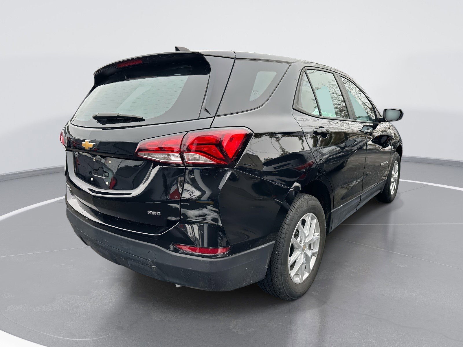 Certified 2024 Chevrolet Equinox LS AWD/4WD image 2