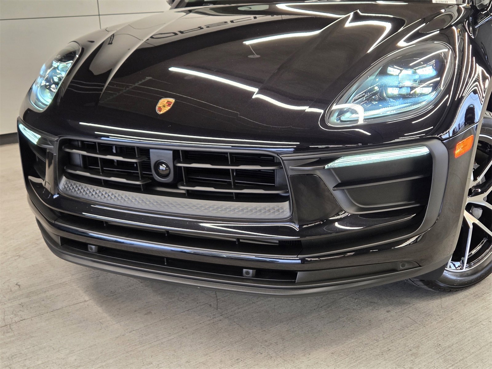 Certified 2025 Porsche Macan image 26