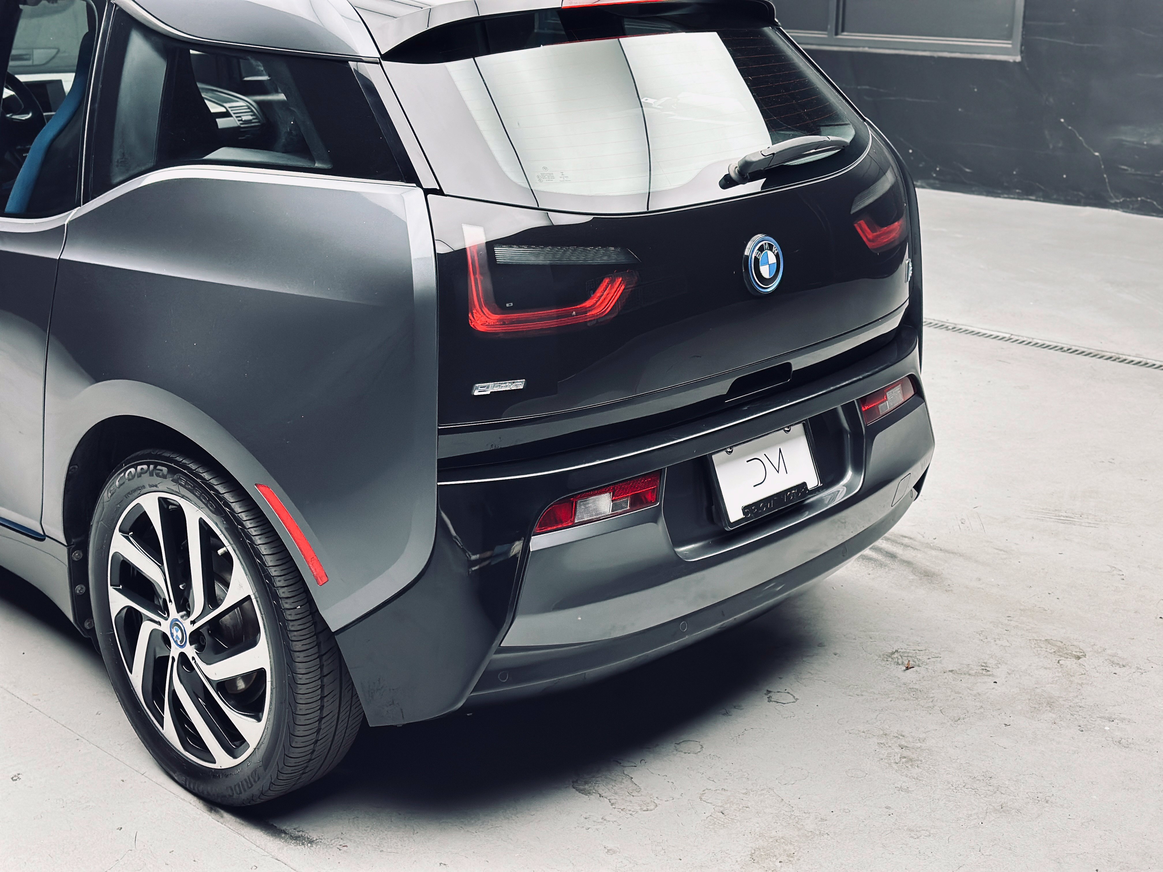 Used 2017 BMW i3 w/ Range Extender RWD image 16