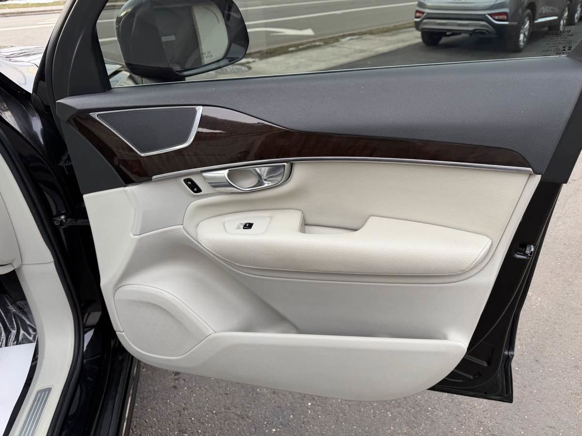 Used 2019 Volvo XC90 T5 Momentum w/ Protection Package Premier image 21