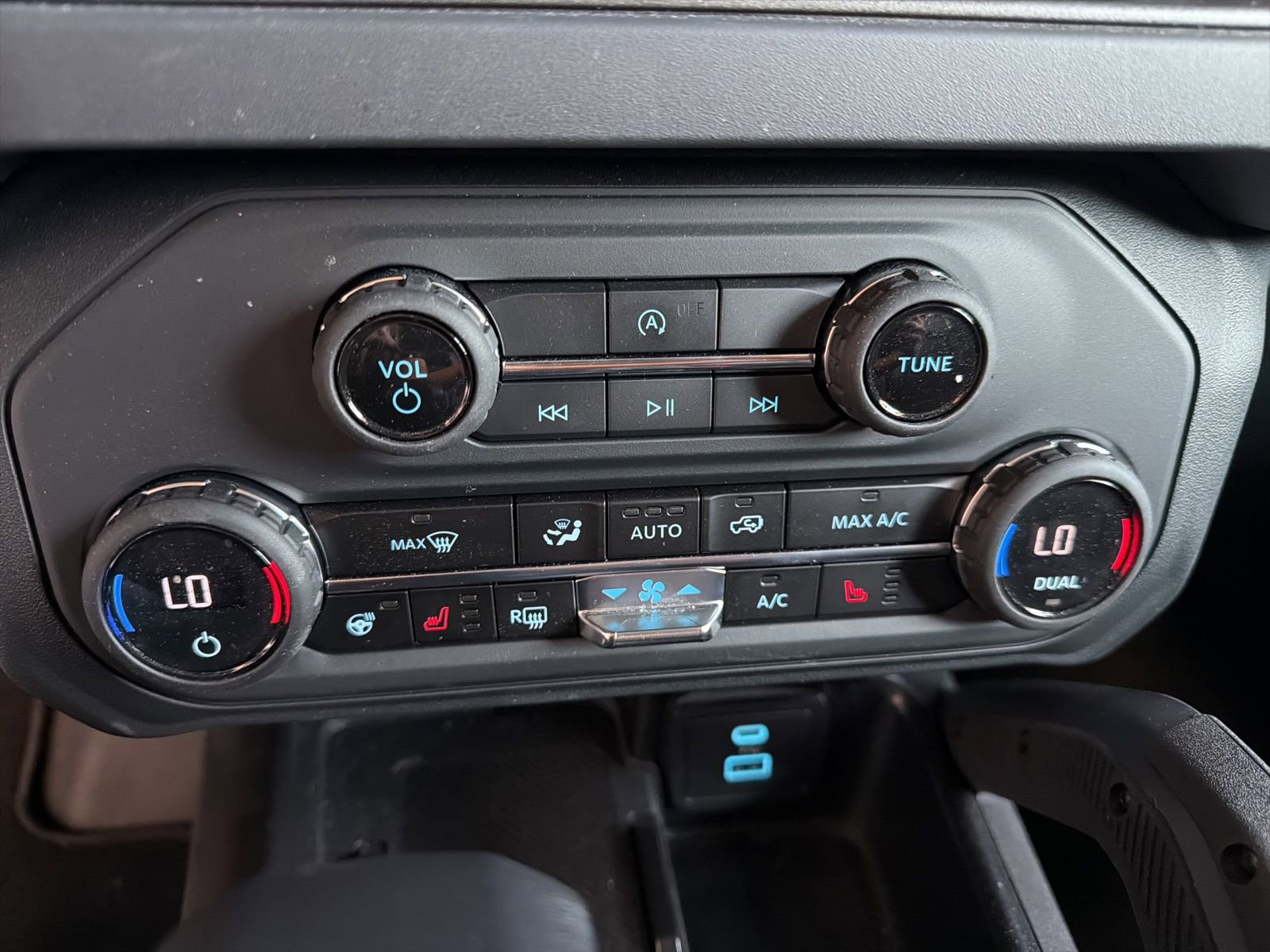 Used 2025 Ford Bronco Badlands image 26