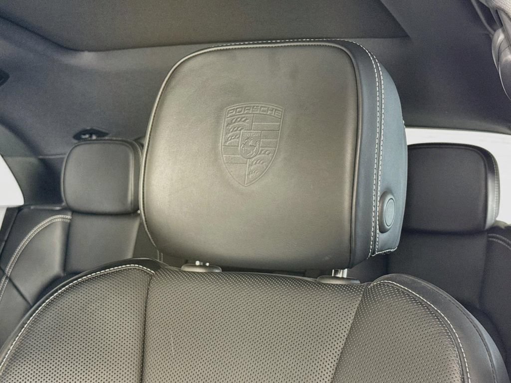 Certified 2024 Porsche Macan AWD/4WD image 25
