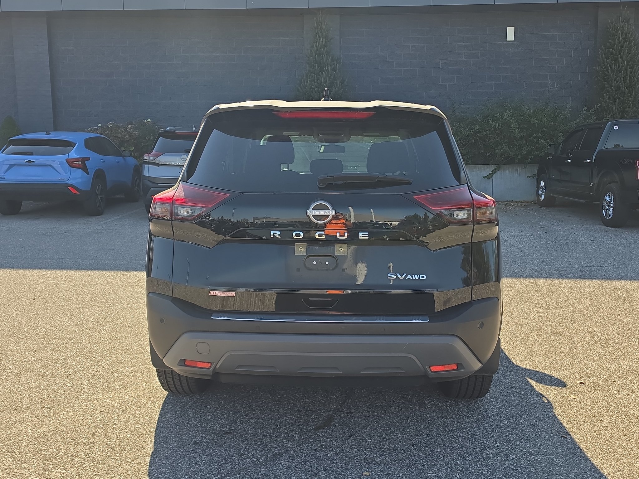 Used 2023 Nissan Rogue SV AWD/4WD image 6