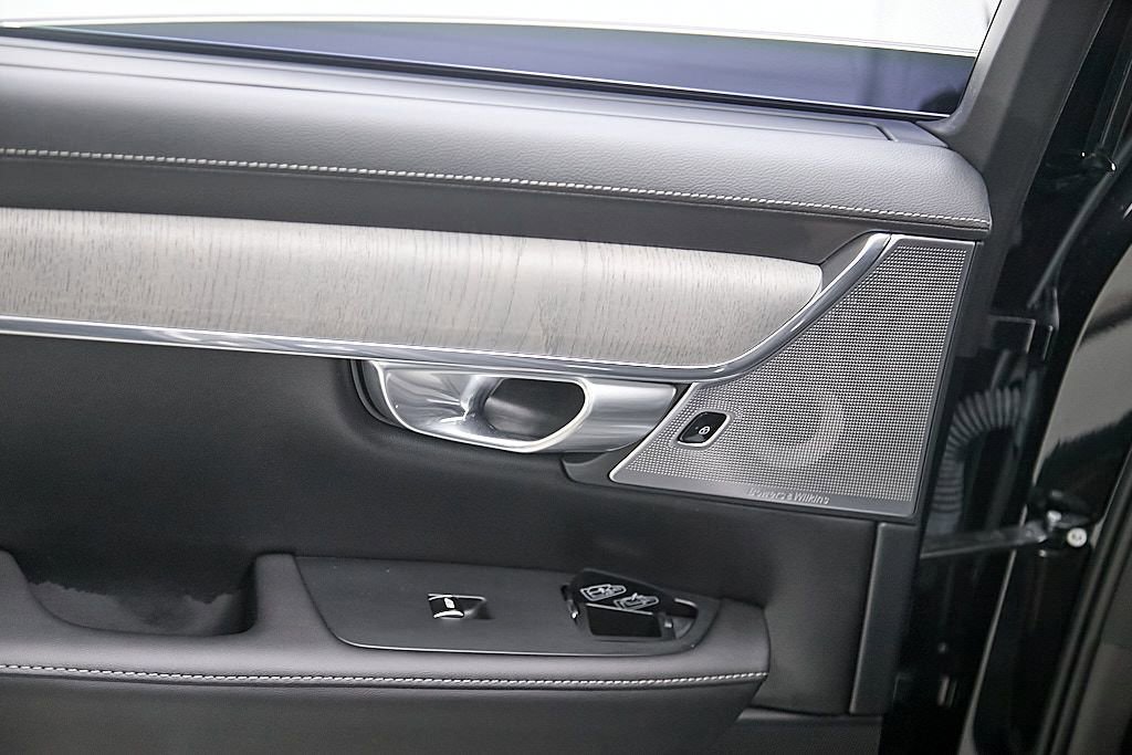 Certified 2023 Volvo S90 B6 Ultimate w/ Lounge Package image 19