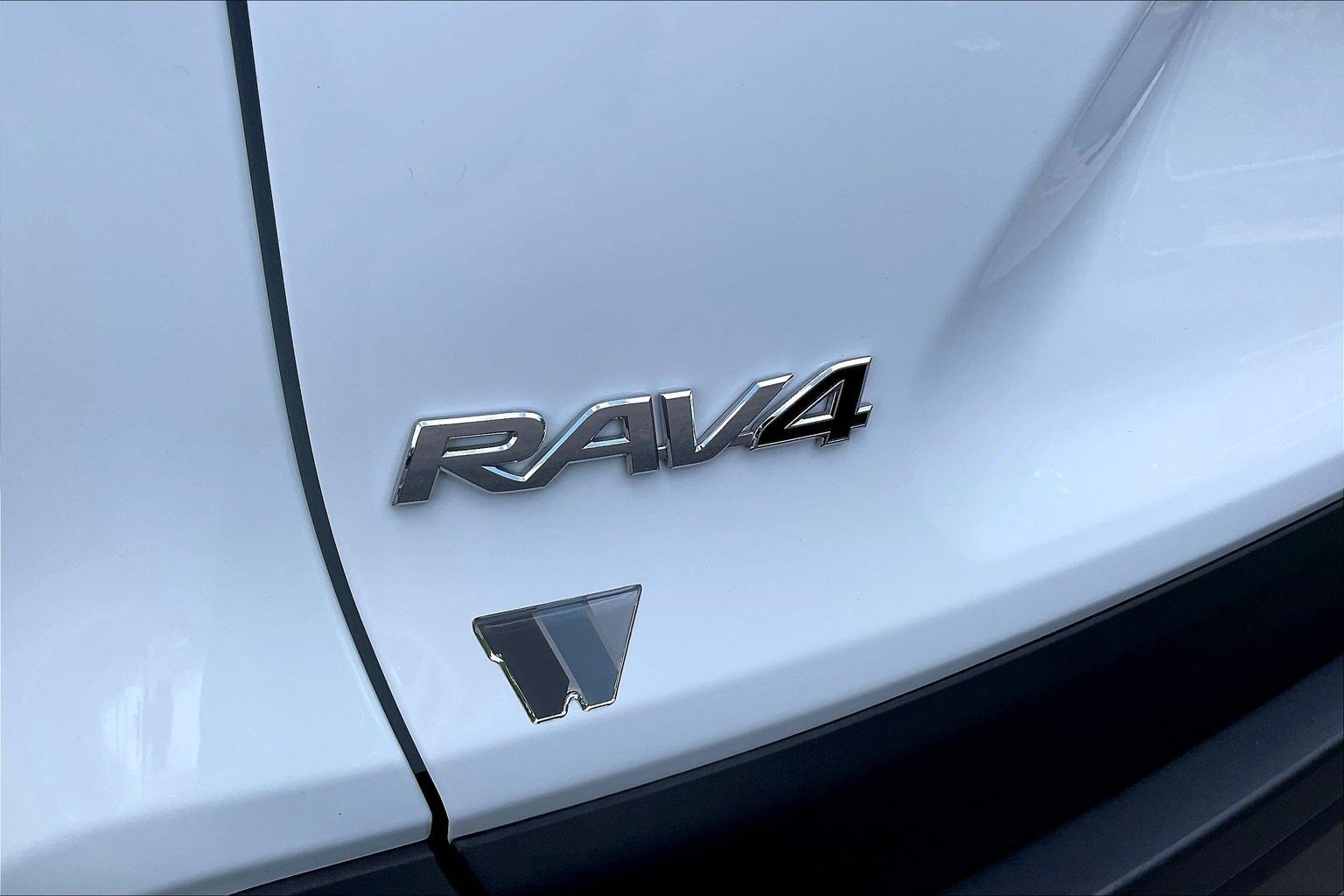 Used 2025 Toyota RAV4 XLE FWD image 24
