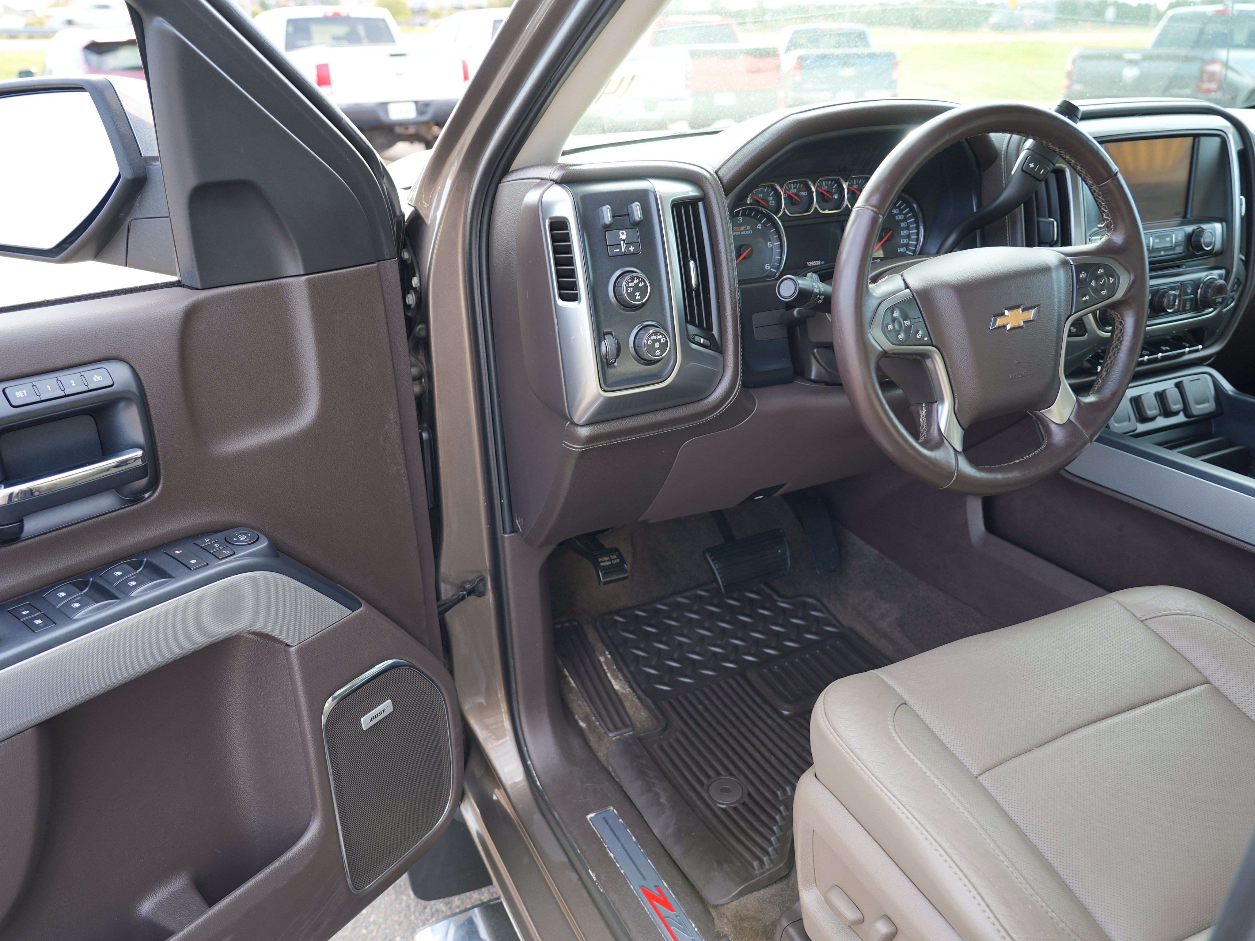 Used 2014 Chevrolet Silverado 1500 LTZ Z71 w/ LTZ Plus Package AWD/4WD image 12