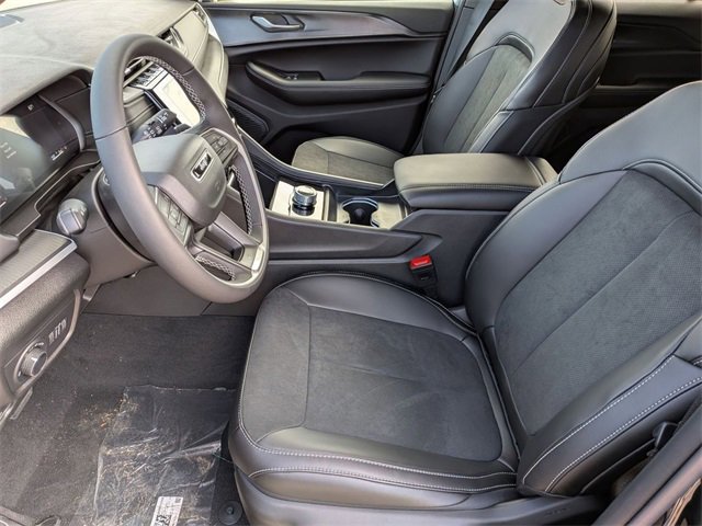 New 2025 Jeep Grand Cherokee Altitude image 12