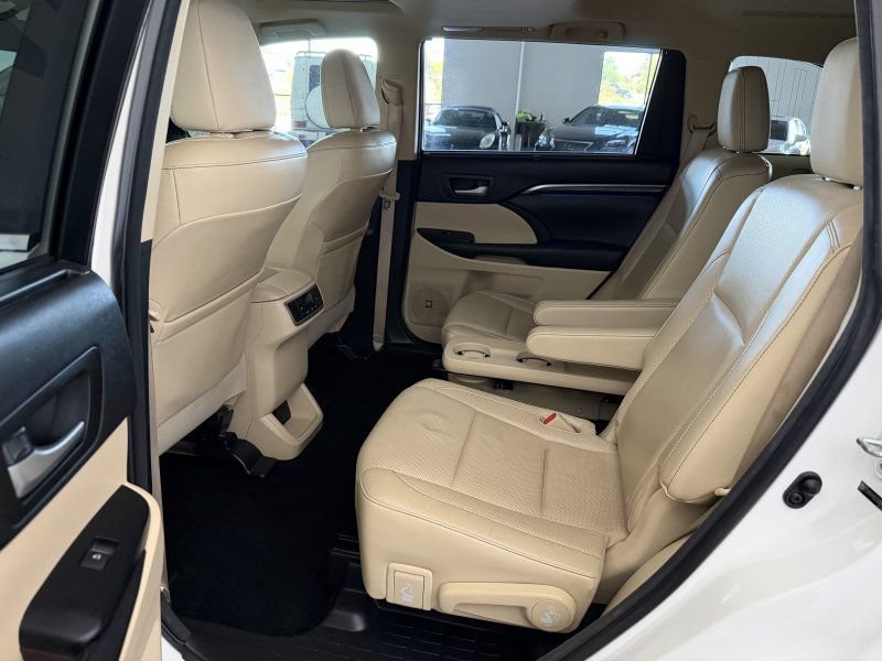 Used 2014 Toyota Highlander Limited FWD image 17