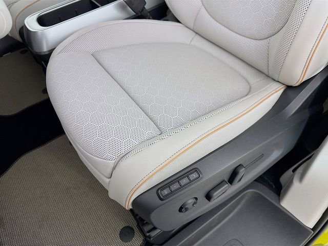 New 2025 Volkswagen ID. Buzz 1st Edition image 19