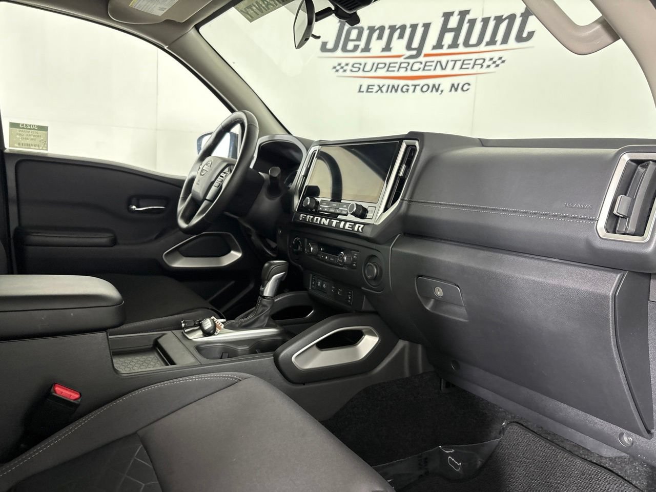Used 2025 Nissan Frontier SV w/ SV Convenience Package AWD/4WD image 32