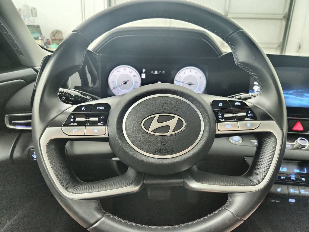 Used 2025 Hyundai Elantra Limited FWD image 23